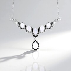Collana in argento con Pietra di Luna Arcobaleno