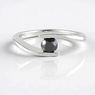 Anillo en plata con Diamante negro