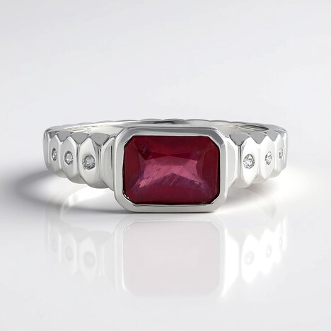 Anello in argento con Rubino Bemainty