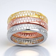 Zilveren ring met zirkonen
