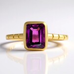 Anello in oro con Rodolite
