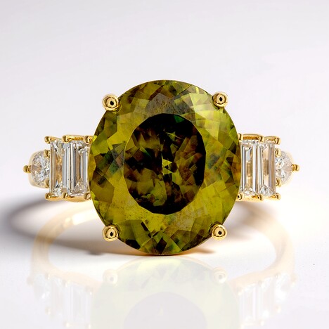 Anello in oro con Sfene (CIRARI)
