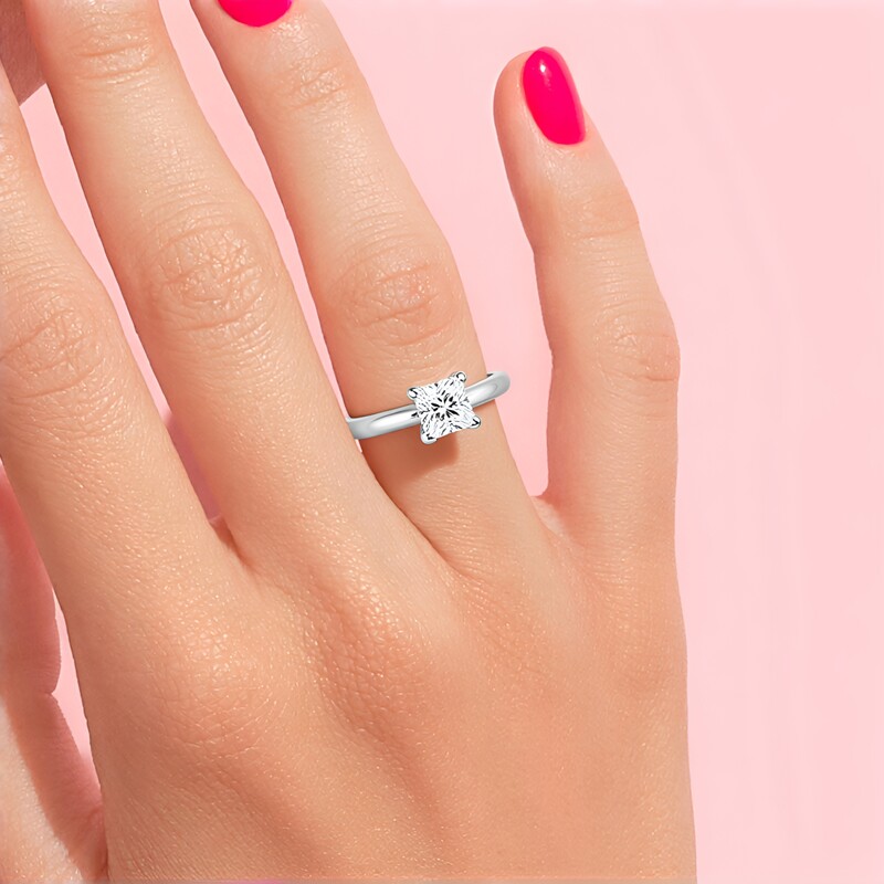 Anillo en plata con Zircón