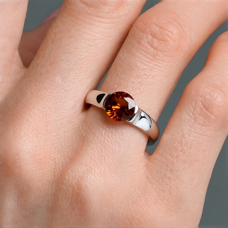 Bague en or et Zircon rouge du soir (de Melo)
