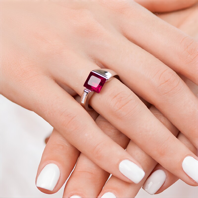 Anello in argento con Rubino del Madagascar (de Melo)
