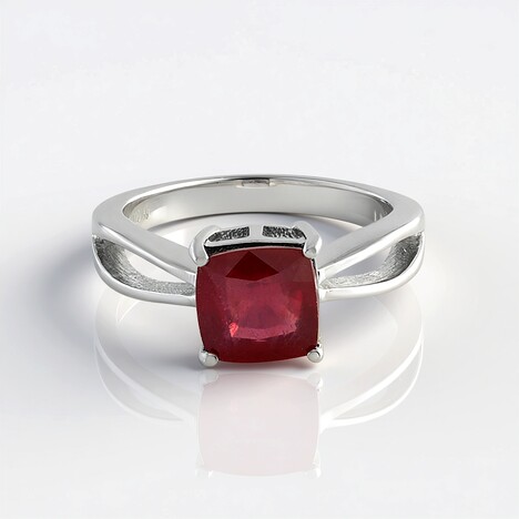 Anello in argento con Rubino Bemainty