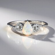 Anello in argento con Opale di Welo