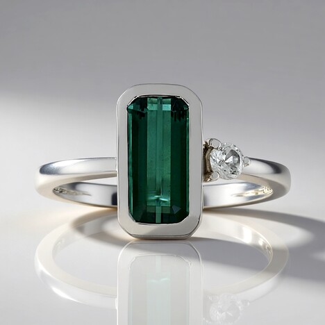 Anello in oro con Tormalina Verde di Benedito (Adela Gold)