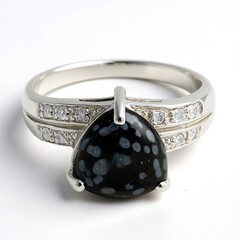 Anello in argento con Ossidiana Fiocco di Neve