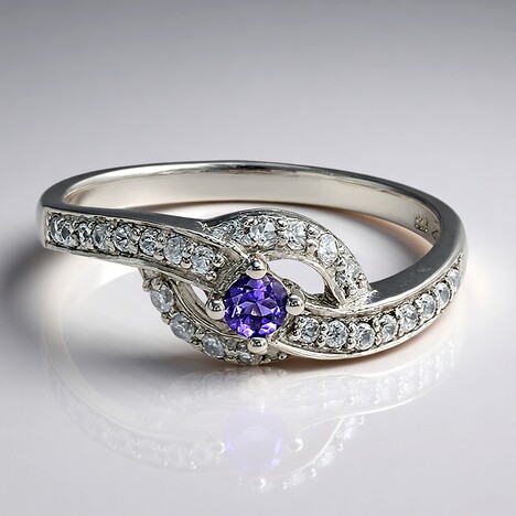 Anello in argento con Iolite Ceylon