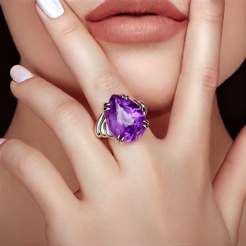 Zilveren ring met een Charoite