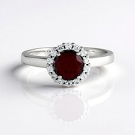 Zilveren ring met een Indische Granaat