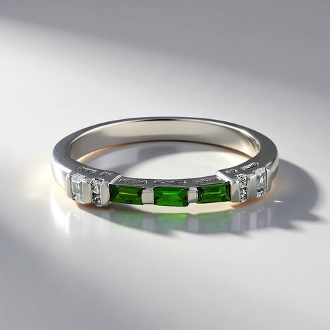 Anello in argento con Diopside Russo (Adela Silber)