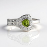 Anello in argento con Vesuvianite