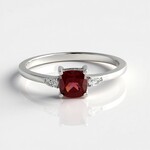 Anello in argento con Granato Mozambico
