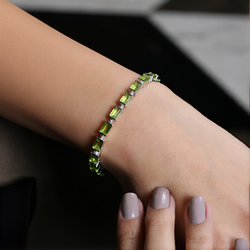 Zilveren armband met Birmese Peridoots