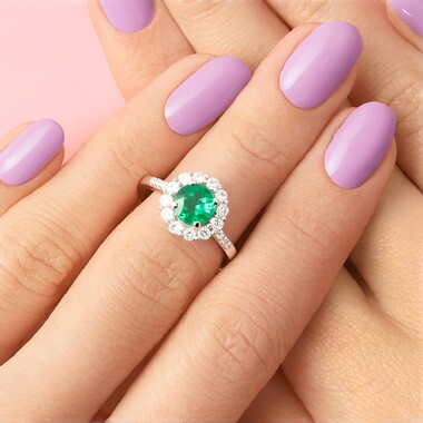 Anillo en plata con Esmeralda de Rusia