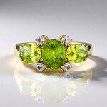 Anello in oro con Sfene