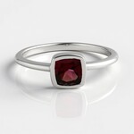 Anello in argento con Granato Magenta