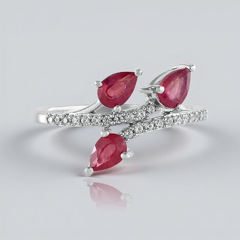 Anello in argento con Rubino del Madagascar