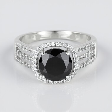 Anillo en plata con Espinela negra