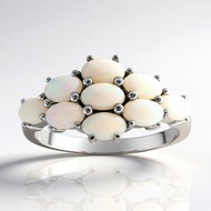 Zilveren ring met witte opalen