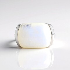 Anello in argento con Pietra di Luna Arcobaleno