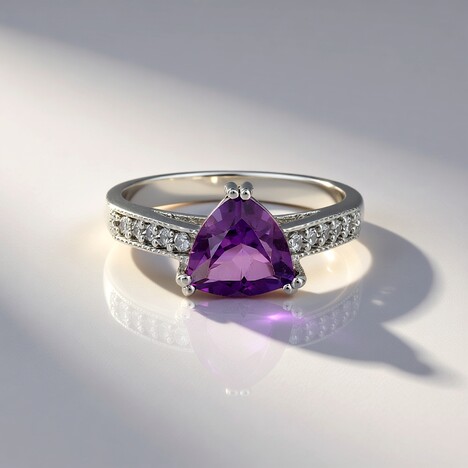 Anello in argento con Ametista Siberiana