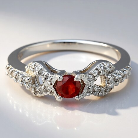 Anello in argento con Granato Malaya