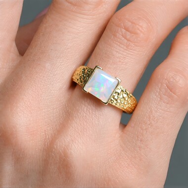 Gouden ring met een AAA Welo-opaal (de Melo Gold)