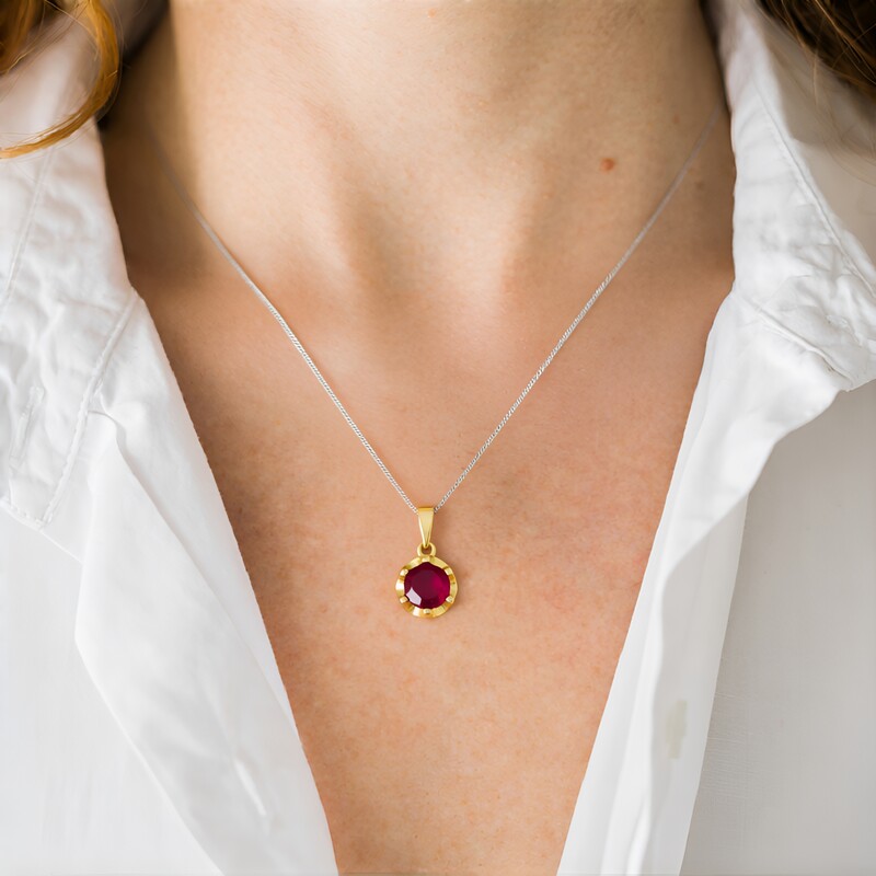 Zilveren hanger met een framboos chalcedoon