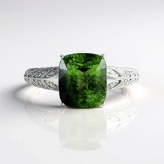 Bague en or et Péridot à inclusions de ludwigite (de Melo)
