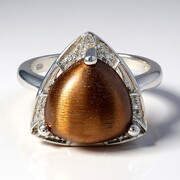 Anello in argento con Occhio di Tigre Rosso