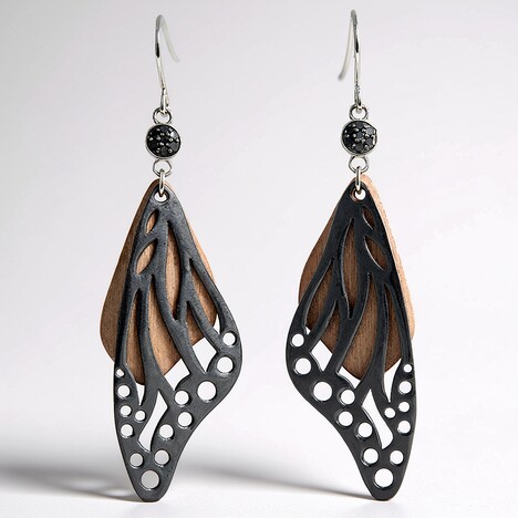 Orecchini in argento con Diamante Nero