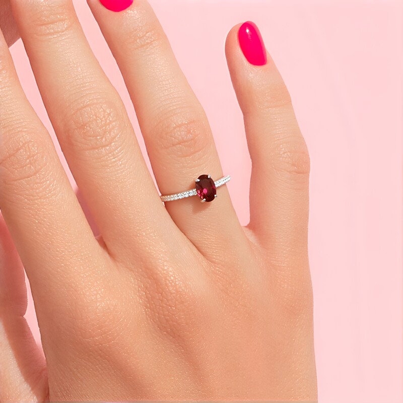 Anillo en oro con Piedra del sol de Oregón (AMAYANI)