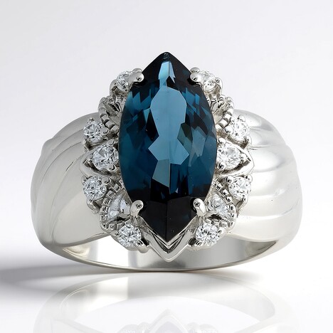 Bague en argent et Topaze bleu de Londres (de Melo Essence)