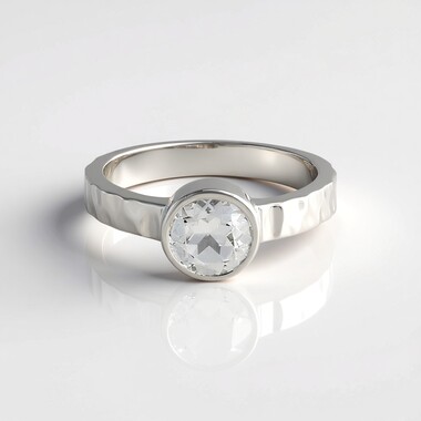 Anillo en plata con Topacio blanco