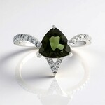 Anello in argento con Moldavite