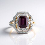 Anello in oro con Spinello Porpora (SUHANA)