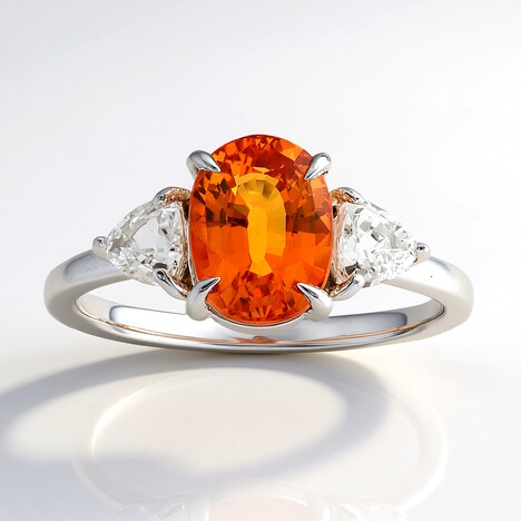Anello in oro con Zaffiro Arancione Ban Ka Cha
