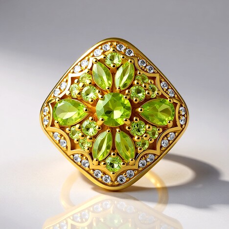 Anello in argento con Peridoto della Birmania