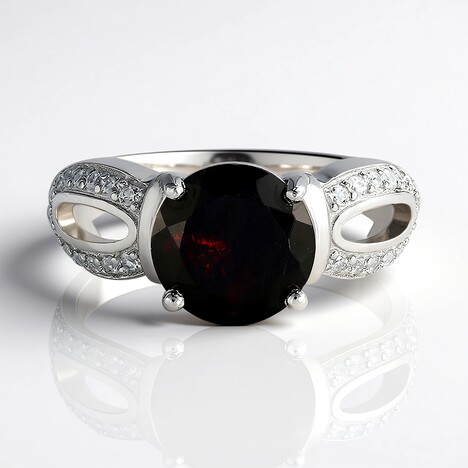 Anello in argento con Granato d’India