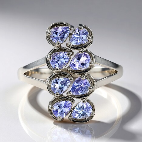 Anello in argento con Tanzanite