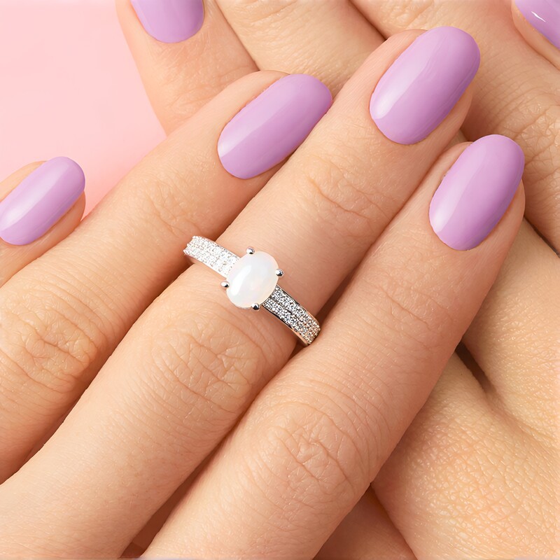 Anillo en plata con Ópalo de Welo