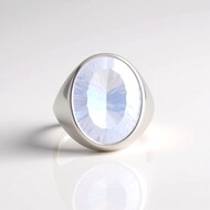 Bague en argent et Quartz bleu lunaire