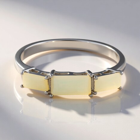 Anello in argento con Opale di Welo