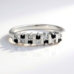 Anello in argento con Zaffiro Bianco e Spinello Nero