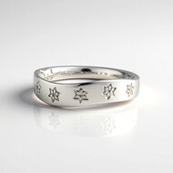 Zilveren ring met zirkonen (Ornaments by de Melo)