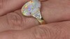 Anillo en oro con Ópalo de Mintabie (AMAYANI)