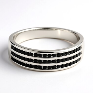 Anillo en plata con Espinela negra